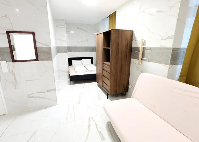 Comfortable In Lanstrasse Area Br1